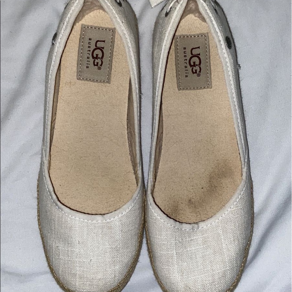 white ugg shoes with cute bows in the back
